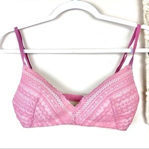 Victoria’s Secret Lace Pink No Wire Bra 32C